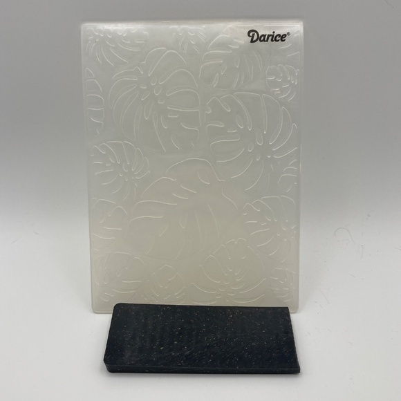 Papercrafting Bundle — Stamps, Dies, Embossing Folder, and More - Picture 6 of 10